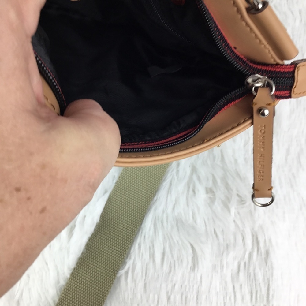 TOMMY HILFIGER Crossbody Purse. EUC. - Picture 5 of 5